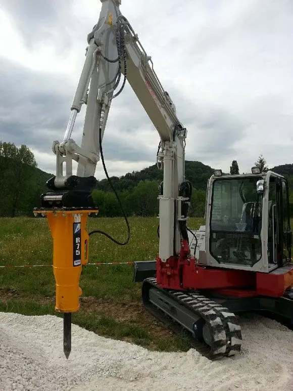 Arrowhead | Rockdrill’s Hydraulic Hammers | R Range Series | Tool Diameter 90–155mm | Machine Size 0.7–39 Tons | For Excavators