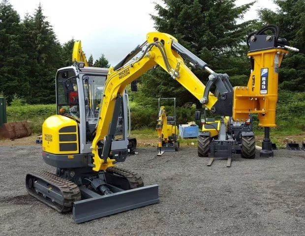 Arrowhead | Rockdrill’s Post Driver Series | Models R-40 To R-75 | Diameter 2.75″–3.0″ | Machine Size 0.7–8.5 Tons | For Excavators