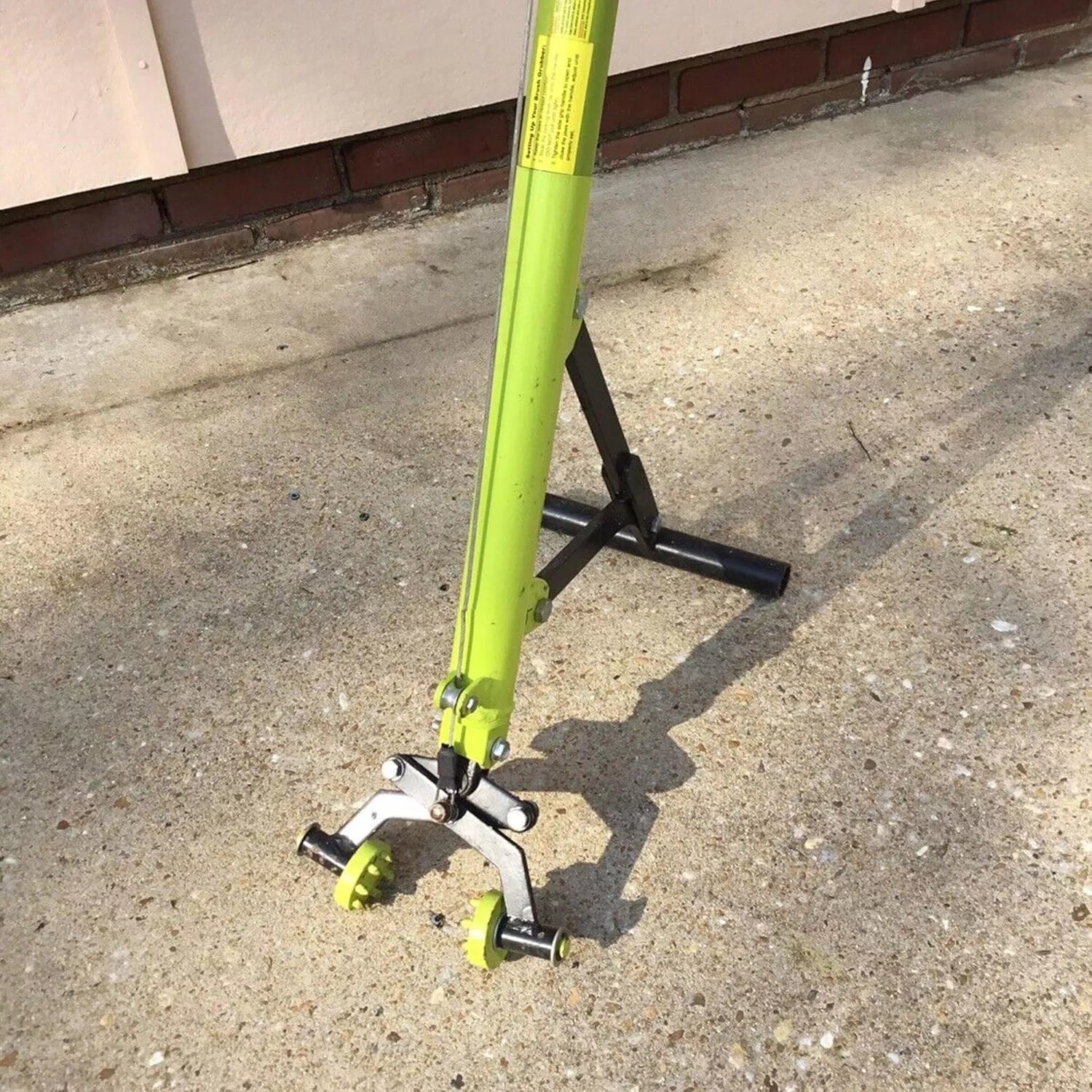 Brush Grubber Single‑Person Ironclad Manual Handled | Capacity 2″ Diameter | 360° Rotating Pads