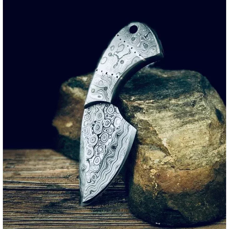 Handmade Damascus Steel Fixed Blade Pocket KnifeFull Tang Skinner with Leather Sheath