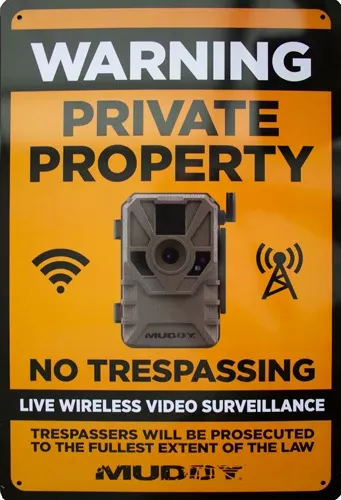 Muddy Live Wireless Video Surveillance Sign | 8″ x 12″ Dimensions | For Outdoor Security